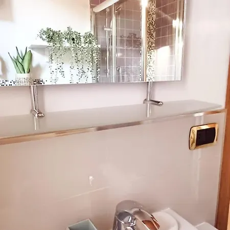 Inside House شقة *