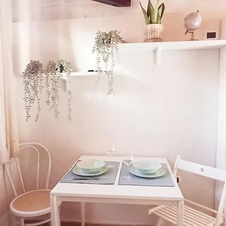 Inside House شقة